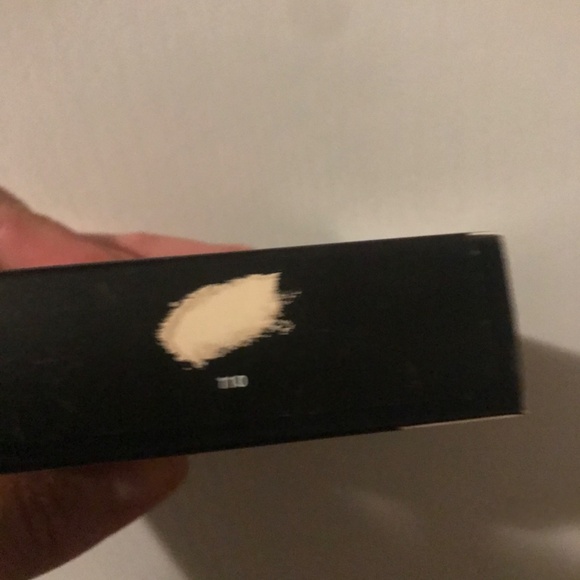 FENTY POWDER FOUNDATION - Picture 5 of 5